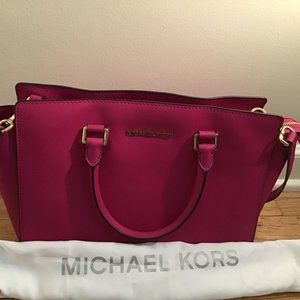 MICHAEL KORS Magenta Handbag
